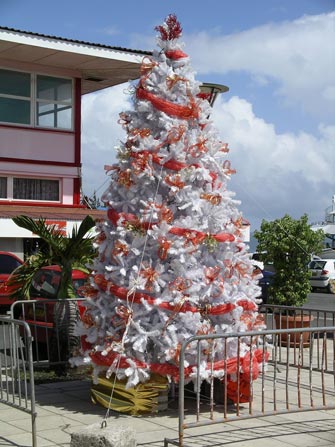 Christmas
              tree in Polynesia